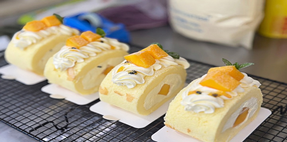 精准注馅，裱花出彩
一机成就完美卷糕